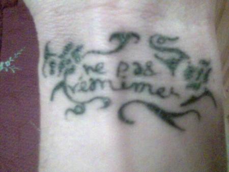 noir comme 1 tatoo qui viens cacher mes cicatrices